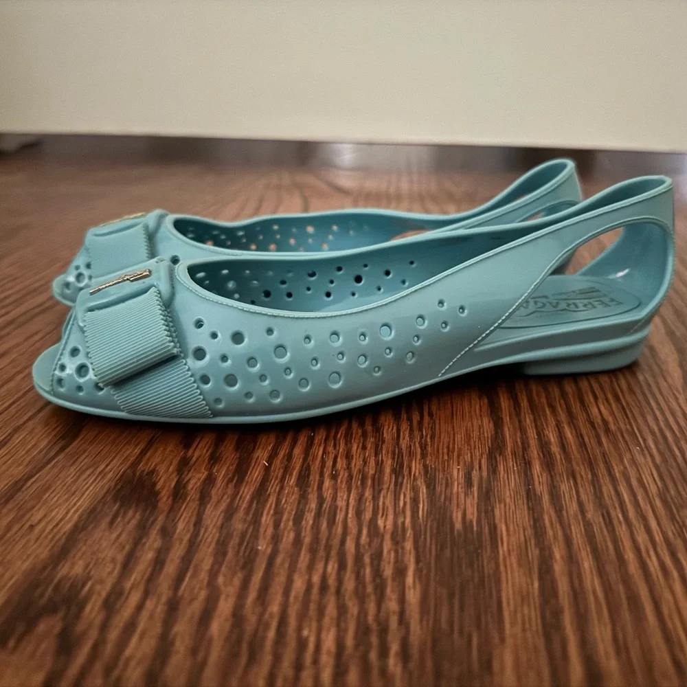 Salvatore Ferragamo jelly shoes - size 5
